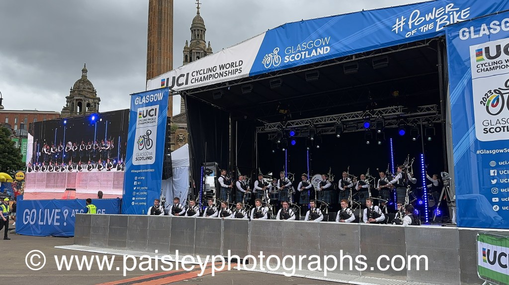 RENFREWSHIRE SCHOOLS PIPE BAND PERFORMS AT UCI WORLD&nbsp;CHAMPIONSHIPS