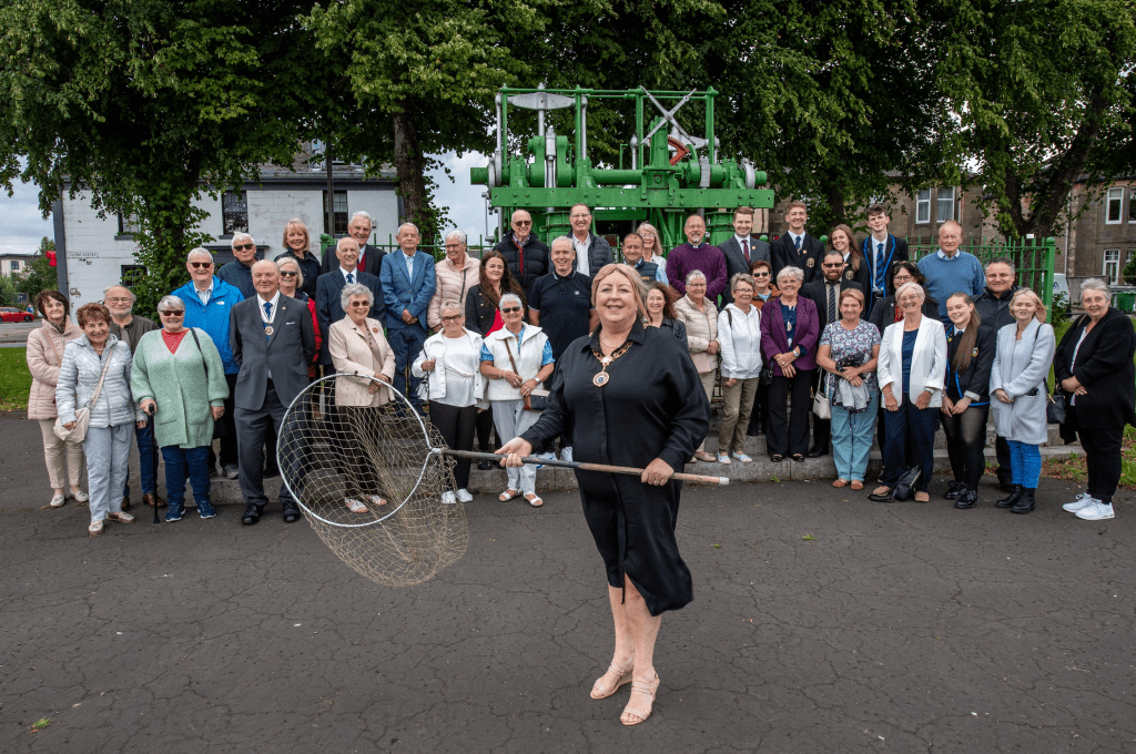 Renfrewshire’s Provost takes to the Clyde to maintain Renfrew’s historic fishing&nbsp;rights