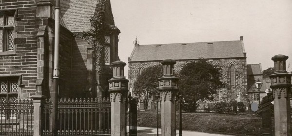 Woodside cemetery entrance