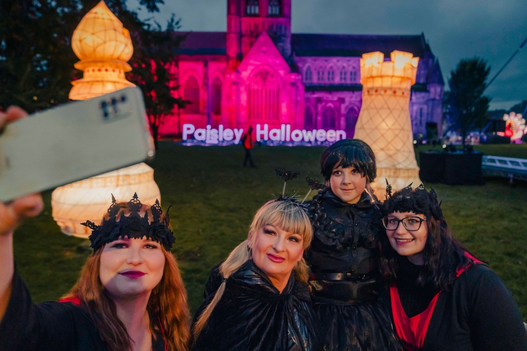 Paisley welcomes thousands as Halloween Festival kicks&nbsp;off