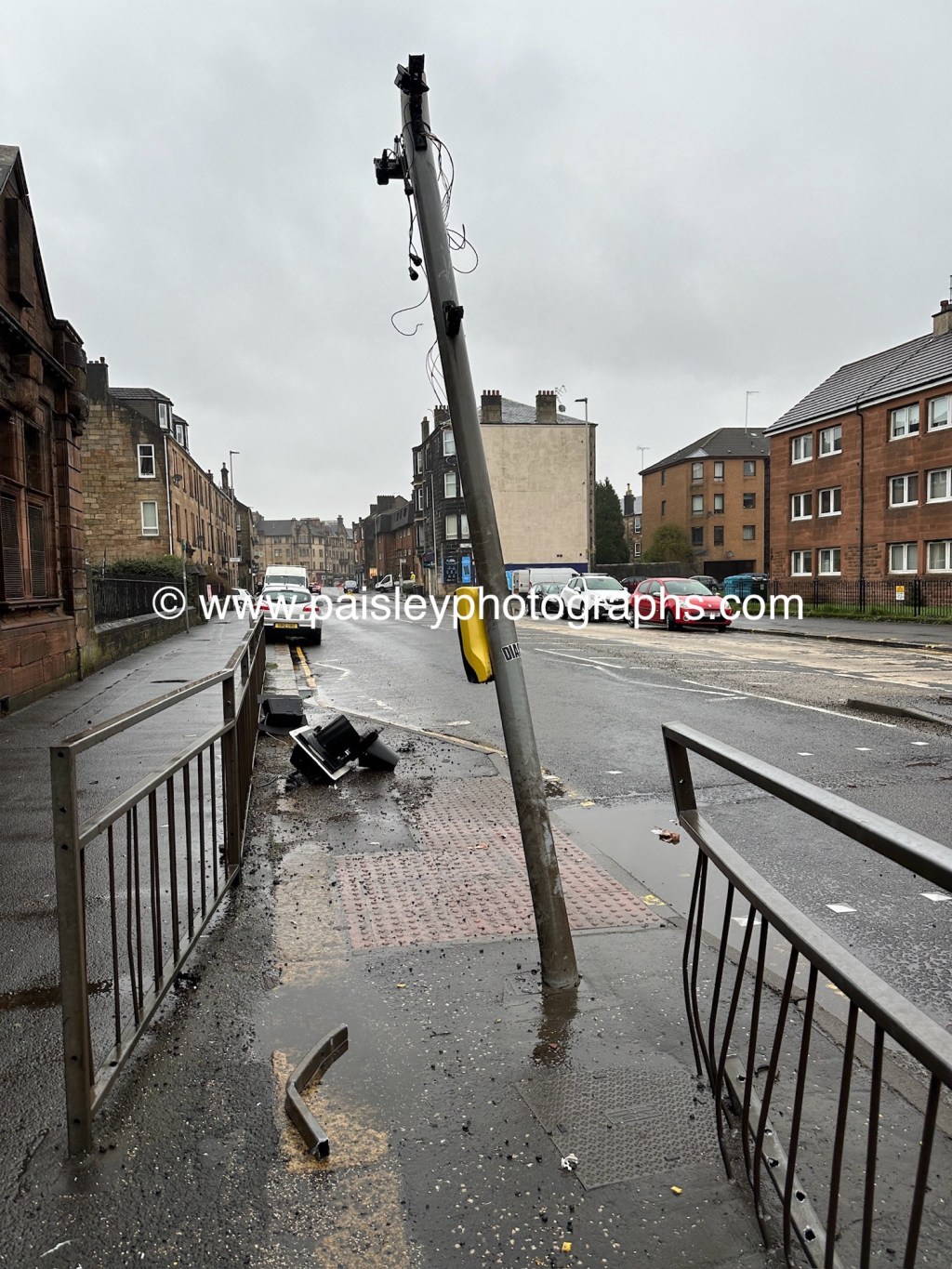 McGills Bus Hits Pothole and collides with Traffic&nbsp;Light