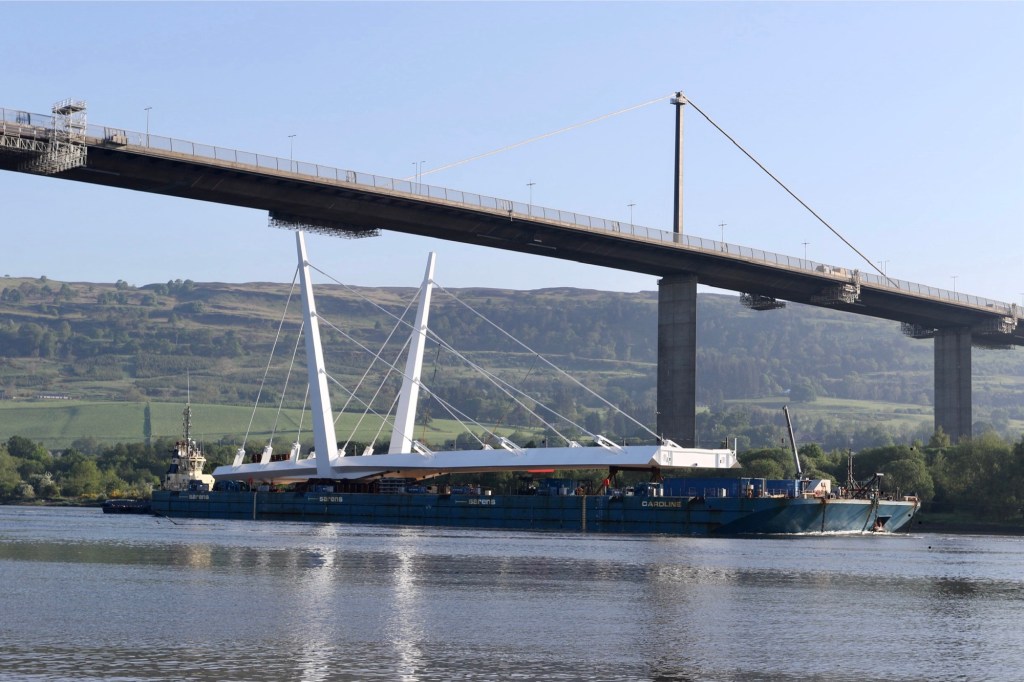 Scottish and UK Governments hail progress of the Renfrew Bridge as the final section arrives in&nbsp;Renfrewshire