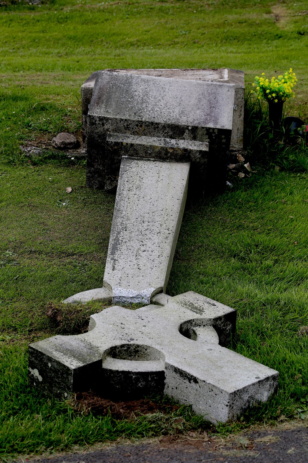 Man in Court Over Vandalism at Barrhead&nbsp;Cemetery