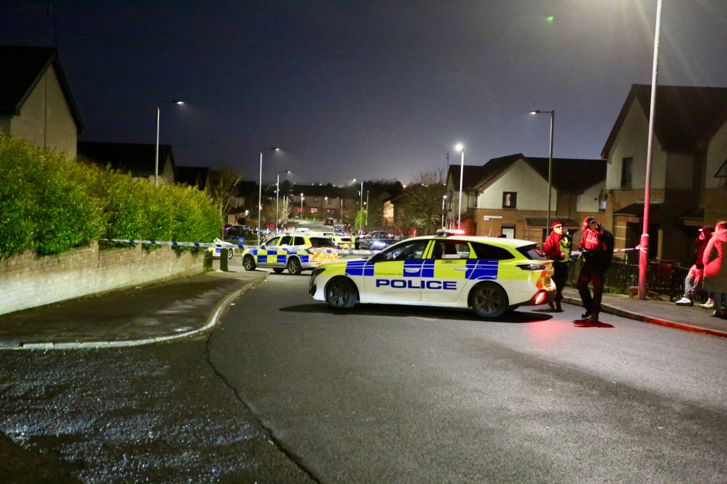 1AM LATEST NEWS: Armed Stand-off in Paisley After One&nbsp;Stabbed