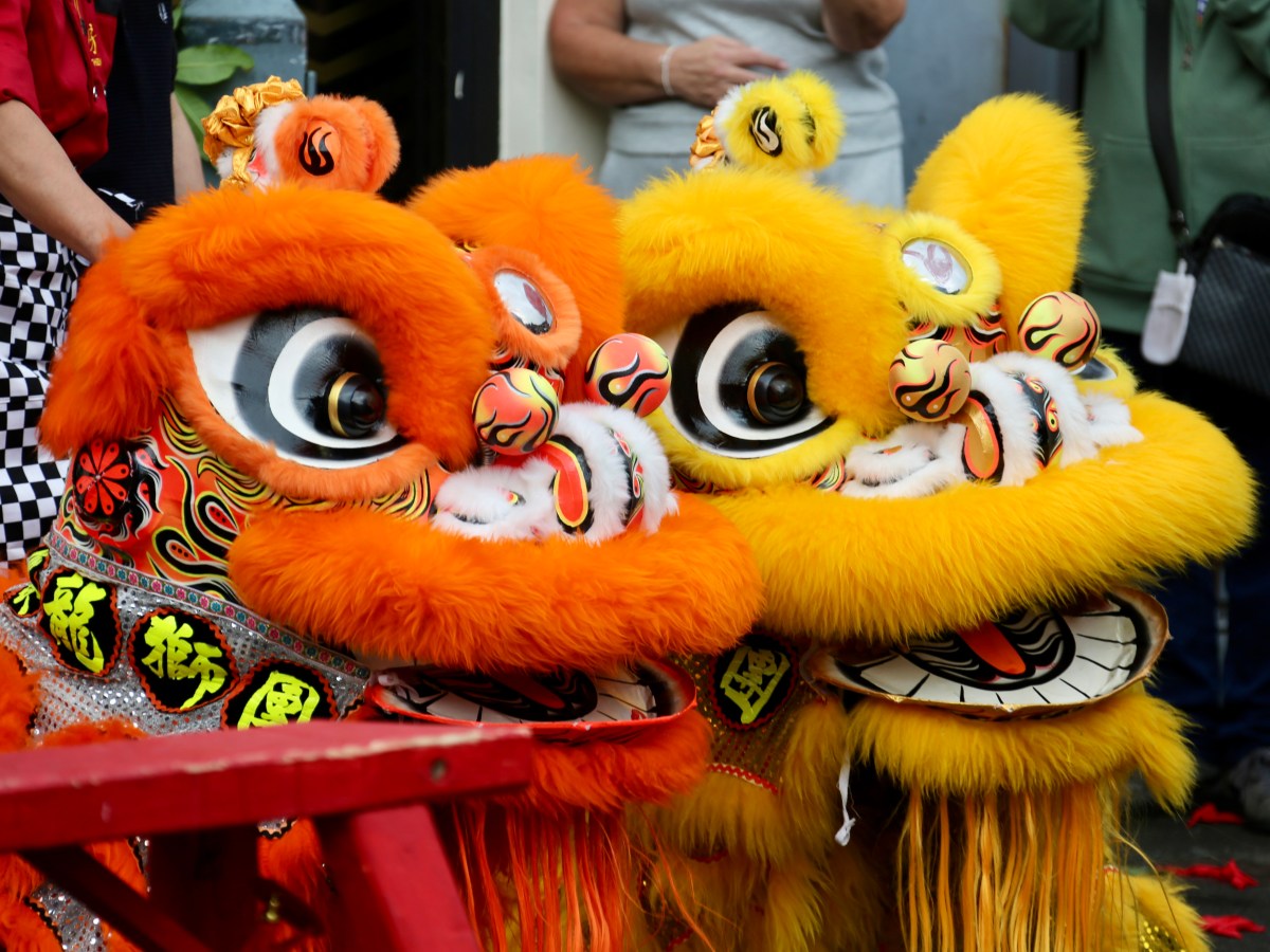 Dragons Bring Ladyburn Street to a Standstill for New Chinese Takeaway&nbsp;Opening