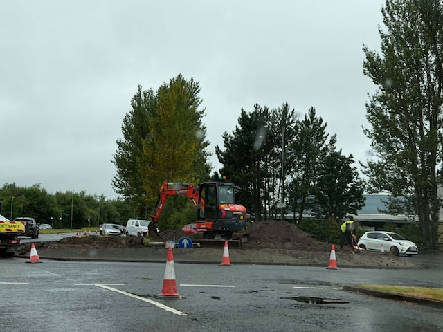 End-of-Month Warning for Shoppers as Phoenix Retail Park Faces Lengthy Traffic Delays