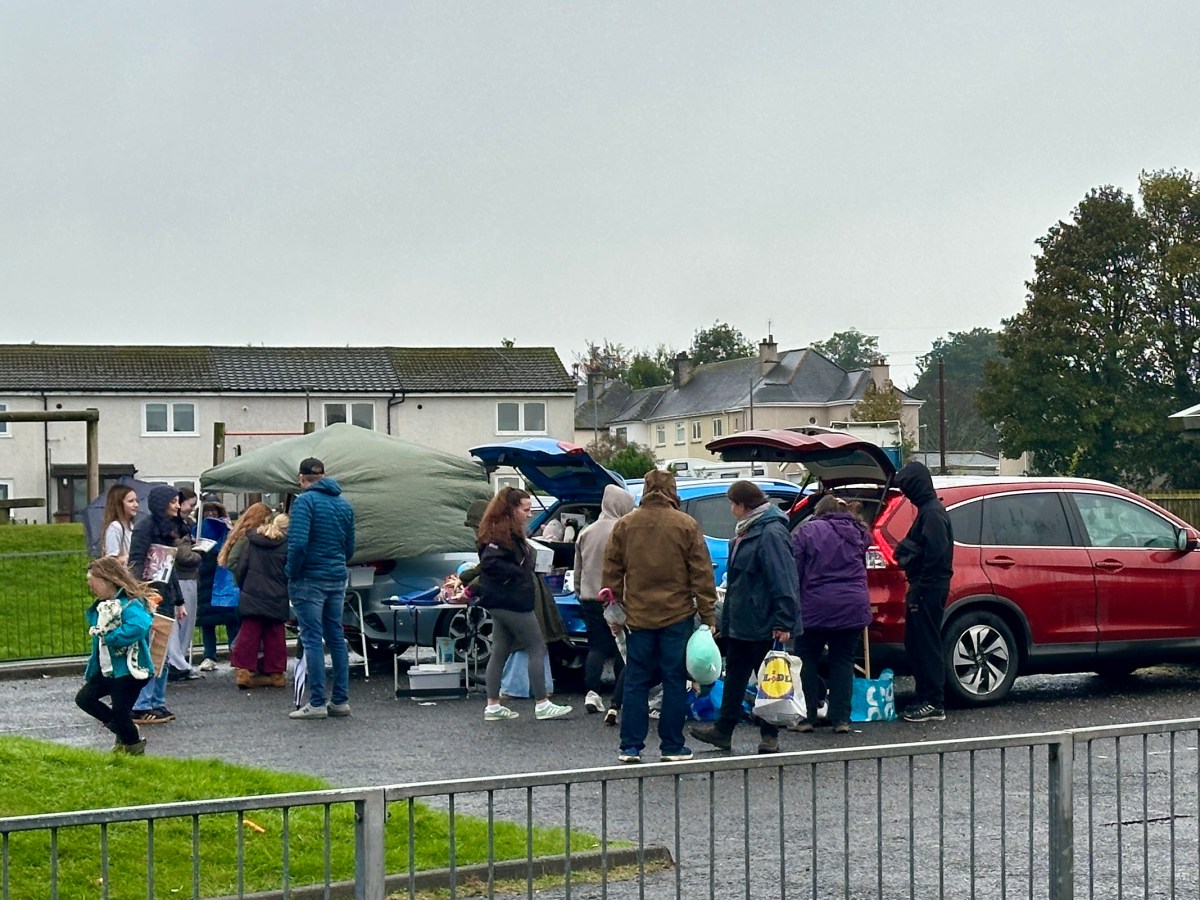 🛍️ Bargain Hunters Brave the Rain at Kilbarchan Primary School Car Boot&nbsp;Sale