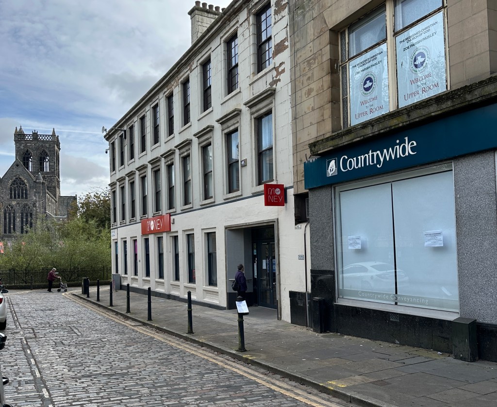 FENCING REMOVED FROM DANGEROUS BUILDING – BUT VIRGIN MONEY REMAINS CLOSED