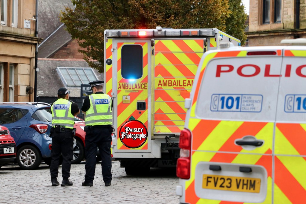 🚨 BREAKING NEWS: POLICE AND AMBULANCES DESCEND ON PAISLEY TOWN&nbsp;CENTRE
