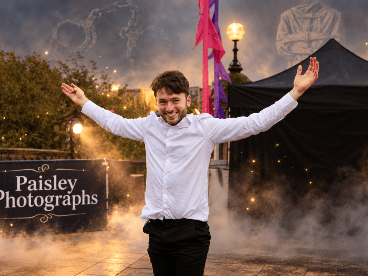 Paisley Magician Takes to the Skies in Daring Harry Houdini&nbsp;Tribute